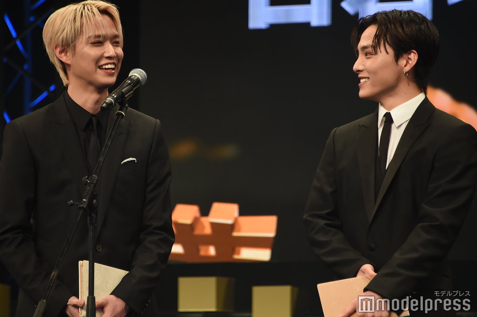 白岩瑠姫、川西拓実（C）モデルプレス