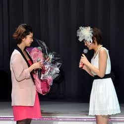 田中美保(写真左)への想いを伝える本田翼(写真右)