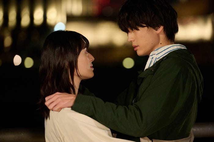 栗山千明、伊藤健太郎「彼女がそれも愛と呼ぶなら」第1話(C)YTV