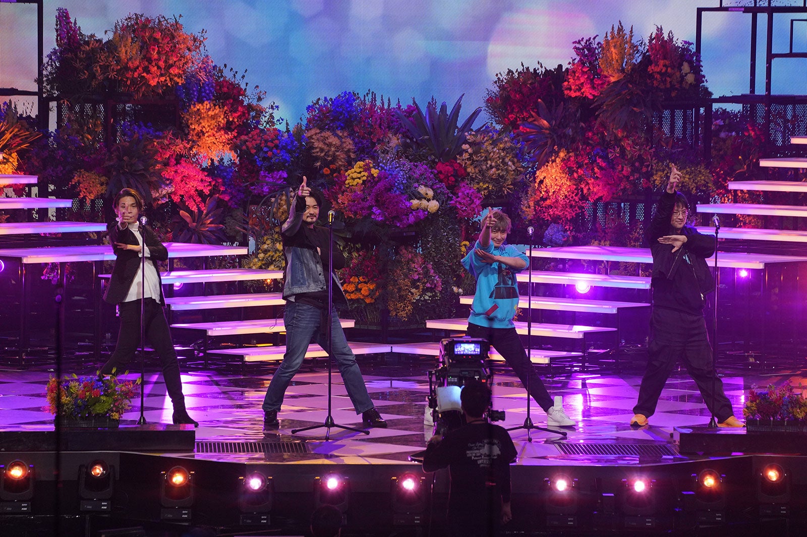 ＜紅白リハ＞純烈、“非接触”でファンと交流「マジックコミュニケーション」ステージに報道陣どよめく