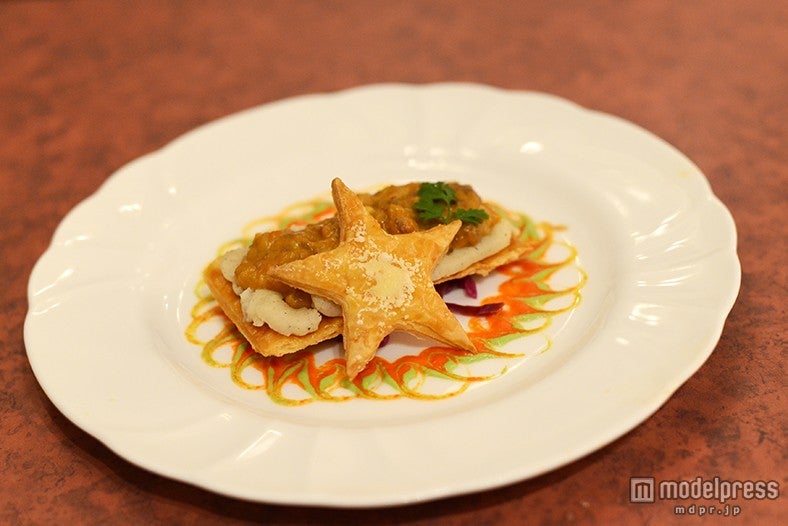 濃厚なソースとパイ生地のサクサク感がたまらない