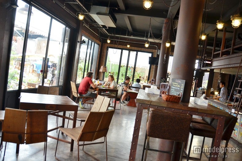 工場だった頃の面影が残る店内