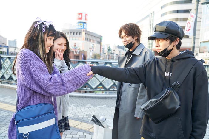 志田こはく、山下幸輝「ガチ恋粘着獣」第4話より(C)ABC