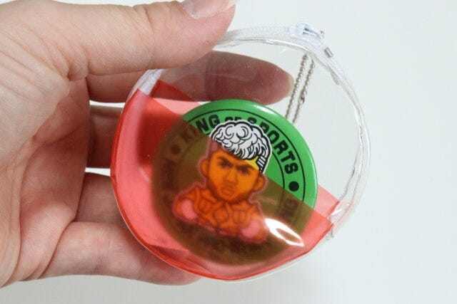 セリア　カプセルバイカラー　使用例　缶バッジ