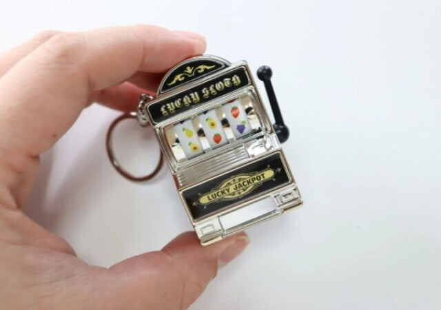 【ダイソー】高見えキーホルダー3選がヤバい！推し活もサウナも毎日持ち歩きたくなる