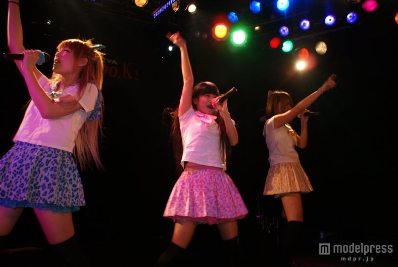 GALDOLL（左から：江崎奈々帆、西永嶺花、坂井樹乃）