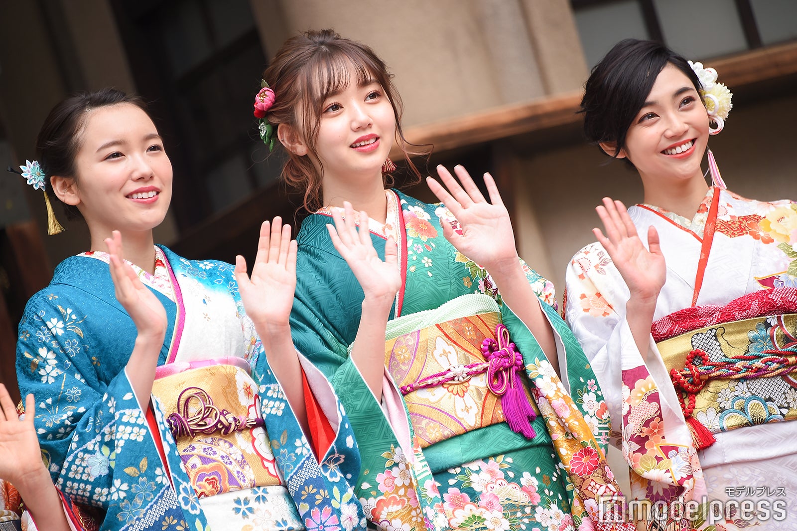 飯豊まりえ、江野沢愛美、山谷花純 （C）モデルプレス