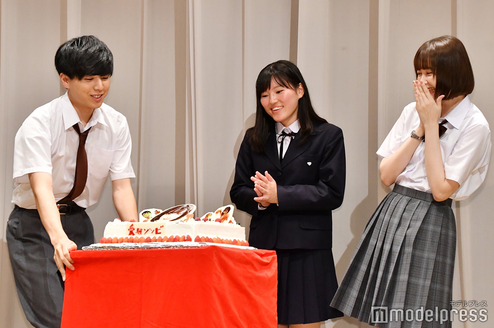 坂東龍汰、伊藤佑里香さん、玉城ティナ（C）モデルプレス