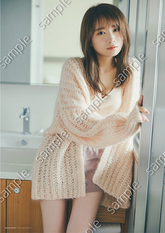 秋元真夏/卒業記念写真集「振り返れば、乃木坂」HMV&BOOKS SHIBUYAオリジナルポスター(撮影/東京祐)