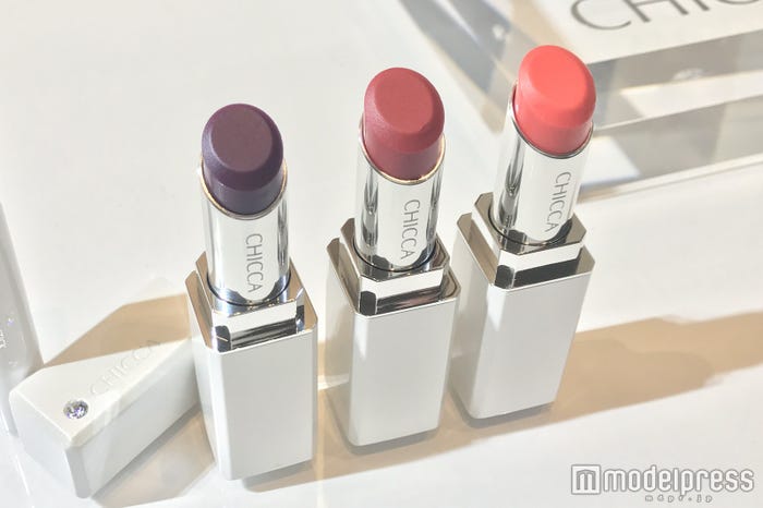 (左から)“35 グレープ”、“36 タングステン”、“37 ノスタルジックサン”(C)モデルプレス