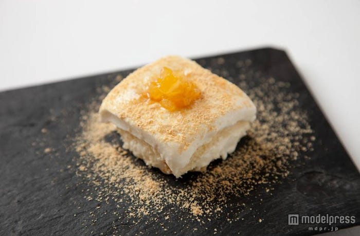 「黄柚子のティラティス」アラカルト(ディナーのみ)850円、ランチコース+500円、ディナーコースの一品※税・サ別/提供店舗:イルギオットーネ