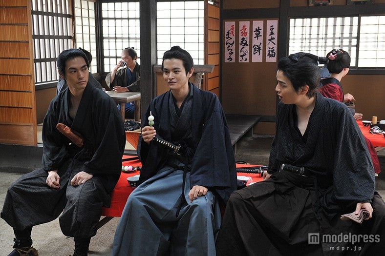 （左から）柳楽優弥、瀬戸康史、岡山天音（C）2015 杉浦日向子・MS．HS「合葬」製作委員会