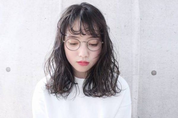 眼鏡に合う髪型でおしゃれ見えが叶う 40代女性に人気のトレンドスタイルまとめ モデルプレス 眼鏡に合う髪型でおしゃれ見えが叶う 40代女性に人気のトレンドスタイルまとめ モデルプレス