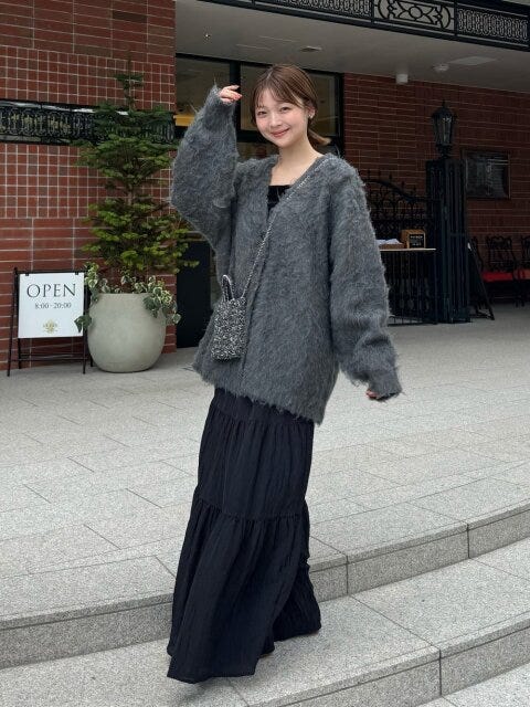 フェミニンコーデ 2025冬レディースグレーニットフェミニンコーデ