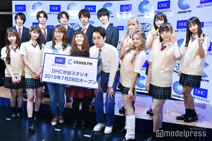 (前列左から)大谷映美里、生見愛瑠、山崎ケイ、はら、川瀬名人、ゆきぽよ、下尾みう(後列左から)杉江大志、バンダリ亜砂也、黒田昊夢、那須泰斗、本田響矢、池田菜々、高松瞳、メドウズ舞良 (C)モデルプレス