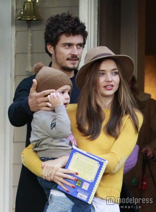 ミランダ・カー、不仲説を一蹴！久しぶりに家族3人で外出