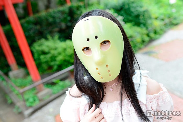 仮面をつけたショットも/神谷えりな