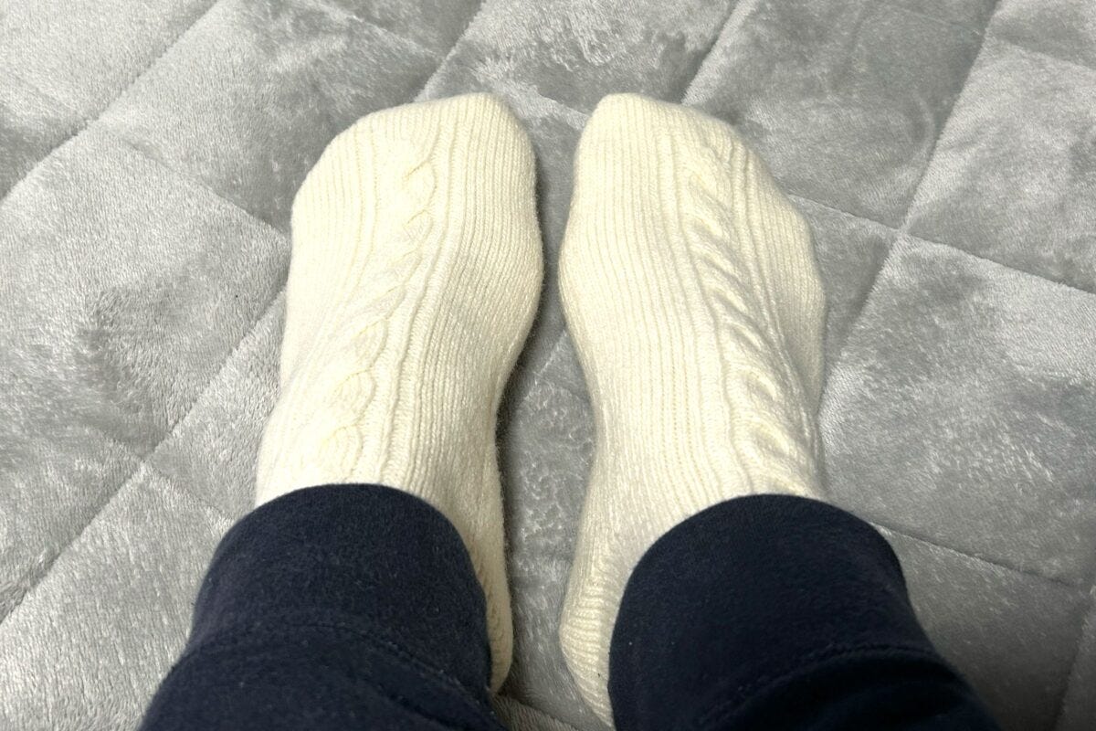 タビオの「ベッドソックスフロントケーブルソックス」