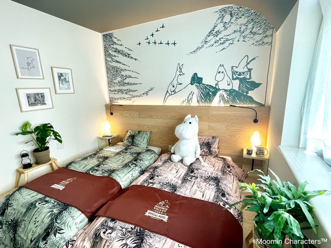 「ムーミンスペシャルルーム」埼玉・おふろcafe utataneに、“つい夜ふかし”する寝室で宿泊
