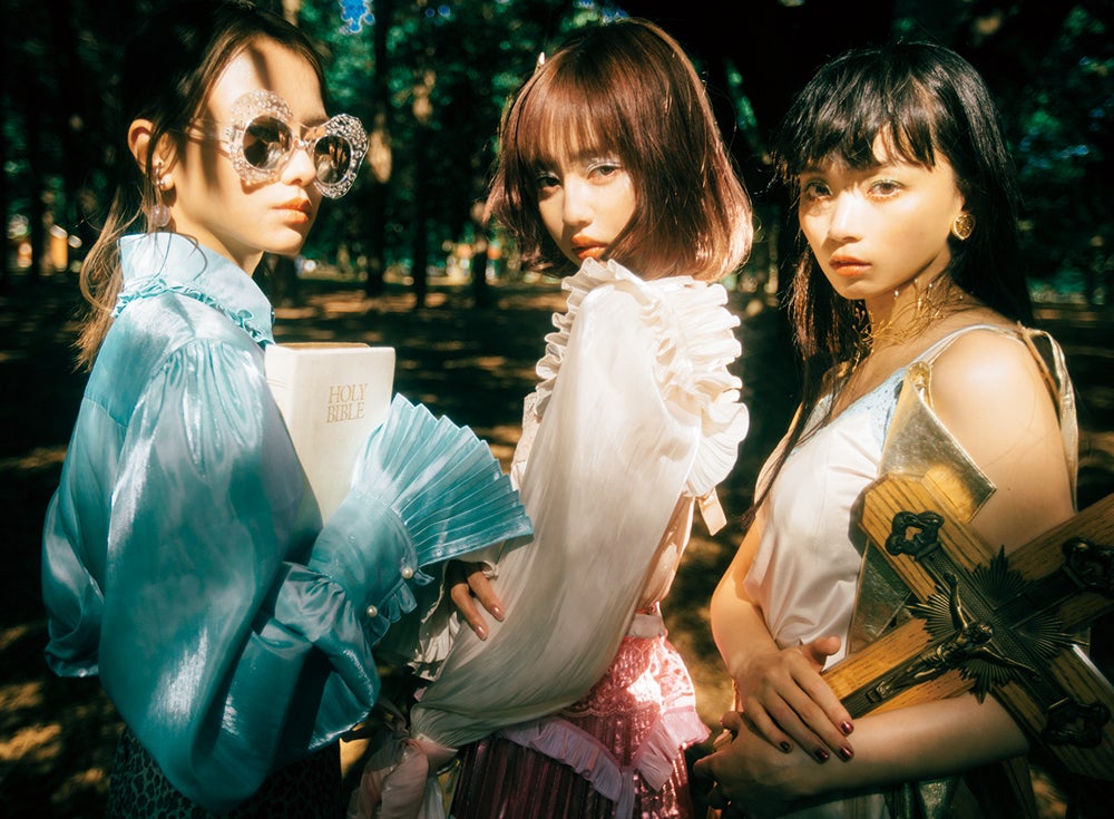 山本舞香、中村里砂、ゆら（写真提供：徳間書店）