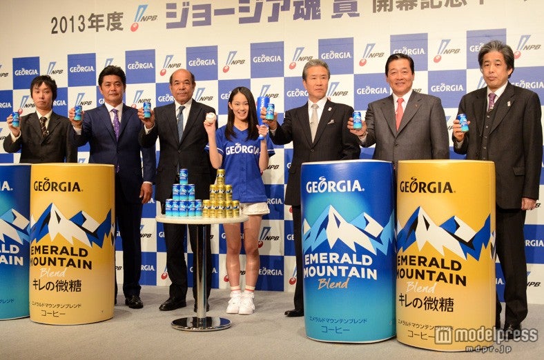 「2013年度ジョージア魂賞」開幕記念イベントに登場した（左から）小林光男、工藤公康、衣笠祥雄、吉本実憂、山田久志、梨田昌孝、二宮清純