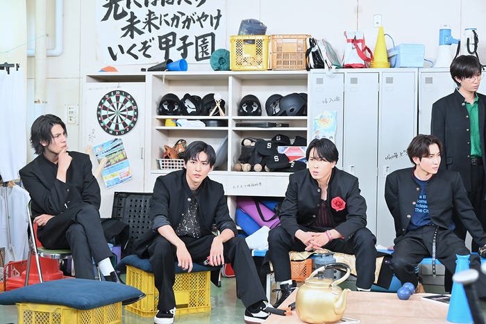 ラウール、目黒蓮、宮舘涼太、渡辺翔太、阿部亮平(C)TBS
