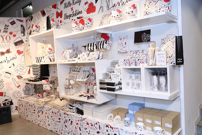 「TOKYO OTONA KITTY」の商品(画像提供:サンリオ)