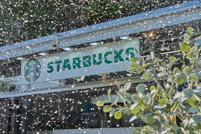 雪が舞い降ってくる演出(食品に入っても問題のない人口雪を使用)/提供素材