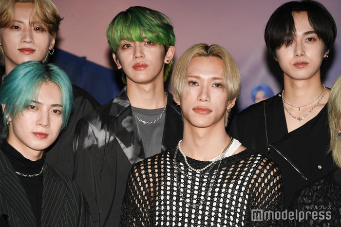 (左上から時計回りに)許豊凡、高塚大夢、尾崎匠海、佐野雄大、池崎理人(C)モデルプレス