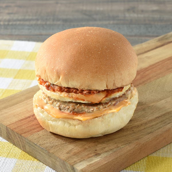 チーズに溺れろ!月見チーズバーガー(税込430円)(提供写真)