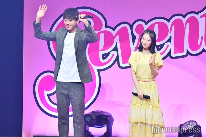 竹内涼真、浜辺美波(C)モデルプレス