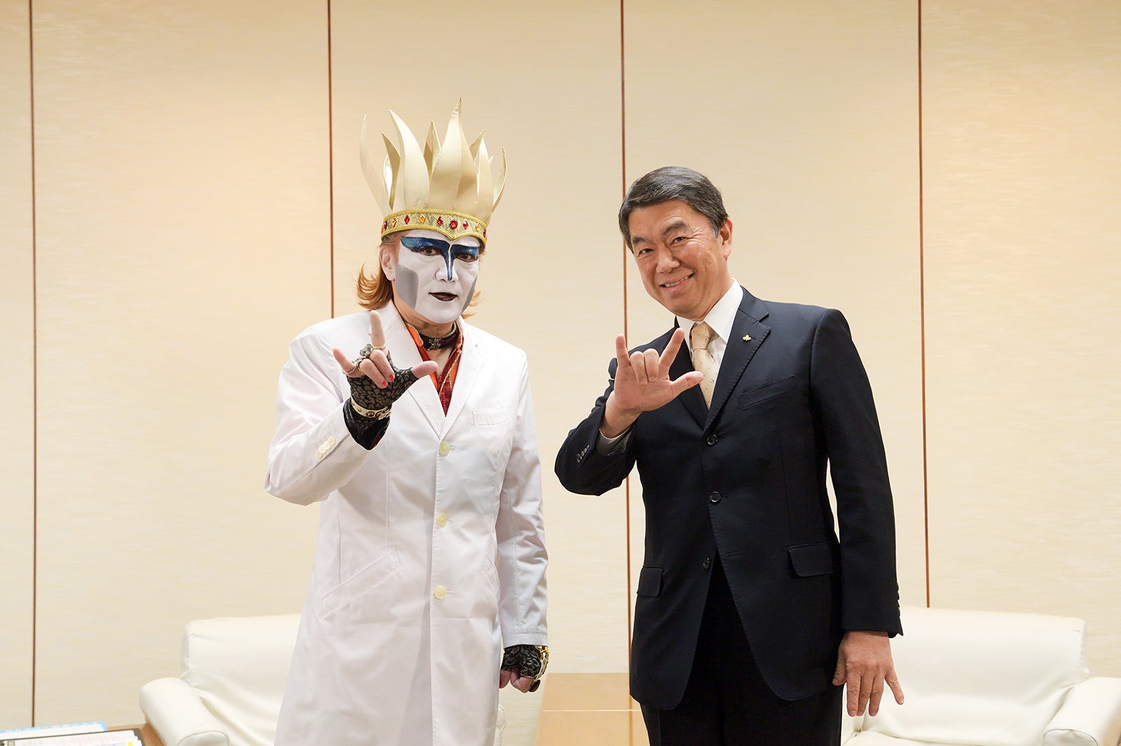 デーモン閣下、村井嘉浩・宮城県知事 （提供写真）