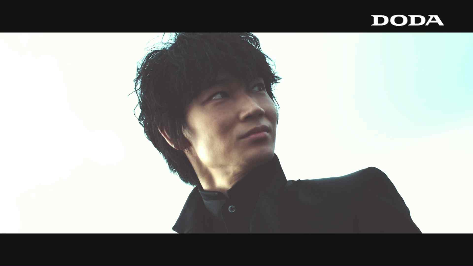 綾野剛が登場する新CMのワンシーン