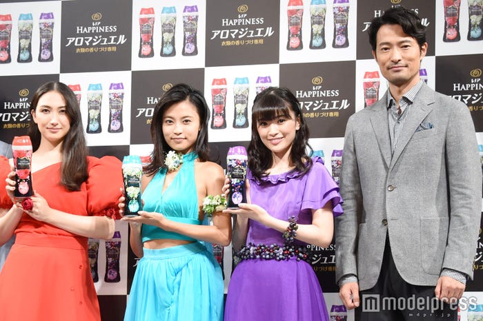 (左から)香椎由宇、小島瑠璃子、優希美青、前川泰之 (C)モデルプレス