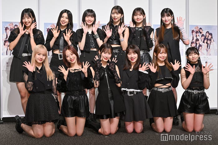 (後列左から)弓桁朱琴、櫻井梨央、山崎愛生、牧野真莉愛、岡村ほまれ、羽賀朱音(前列左から)横山玲奈、小田さくら、生田衣梨奈、石田亜佑美、野中美希、井上春華(C)モデルプレス