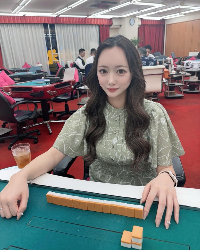 百瀬椎奈「BARCELONA 桃李」Instagramより