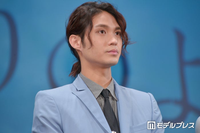 菅田将暉 三代目jsb登坂広臣 Jo1大平祥生 色気溢れる 結び髪 に釘付け モデルプレス