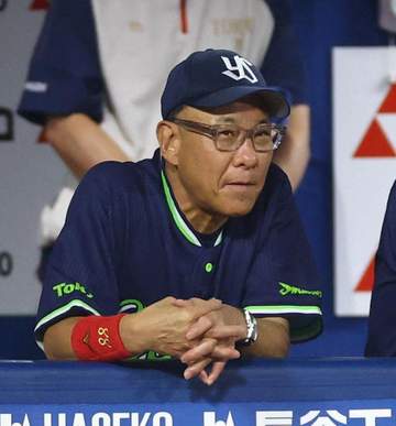 ヤクルト池山監督から異議 DeNA三塁コーチが走塁アシストしたのではないか 審判団協議の結果「アシストはなかった」と説明し再開