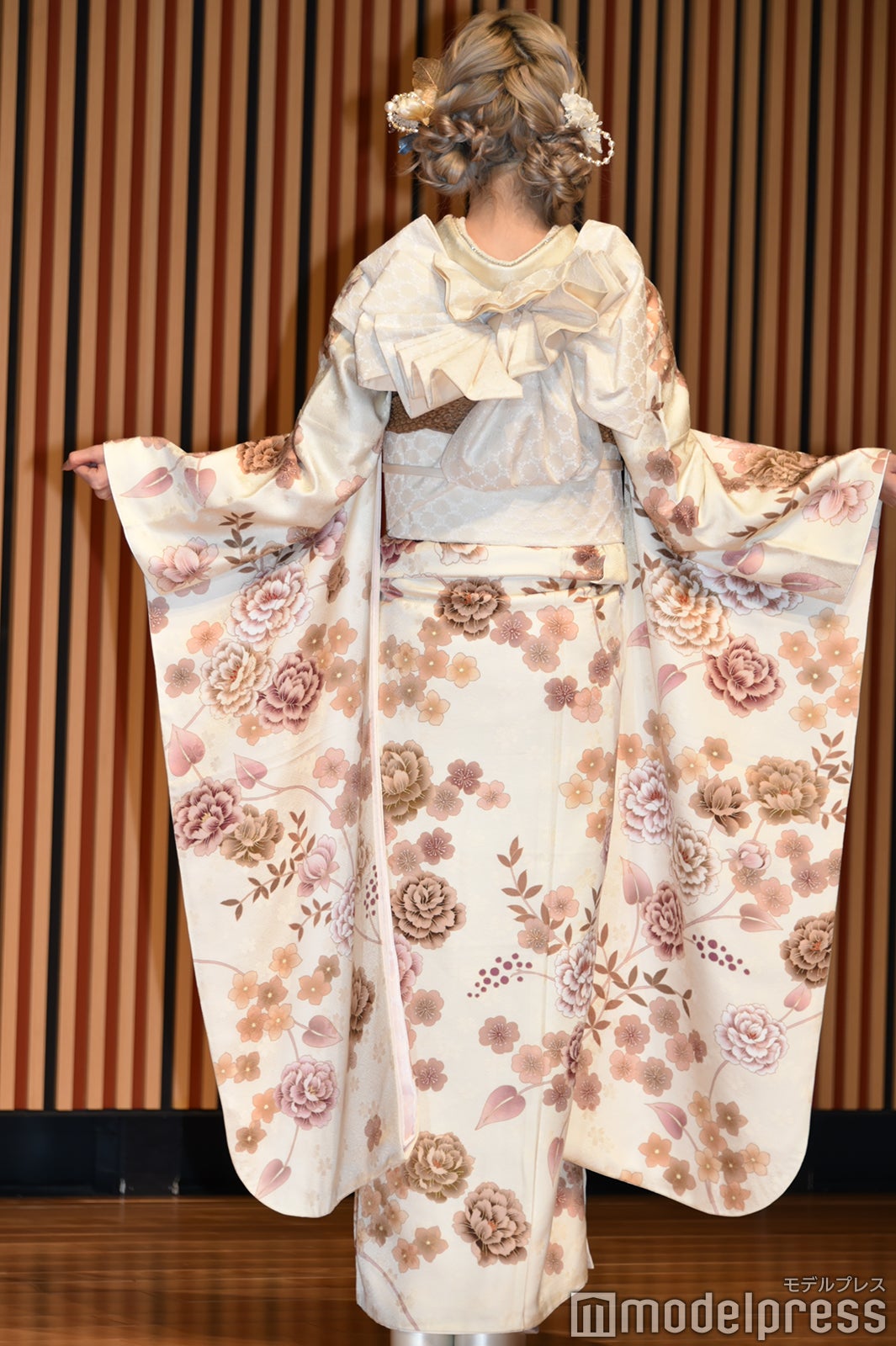 本田仁美／後ろ姿 （C）モデルプレス