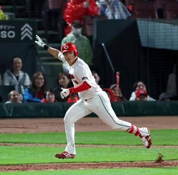 プロ初本塁打の広島・佐々木 少年時代の憧れは中日の2冠王助っ人 突然届いた訃報に英語で「僕の永遠のヒーロー」