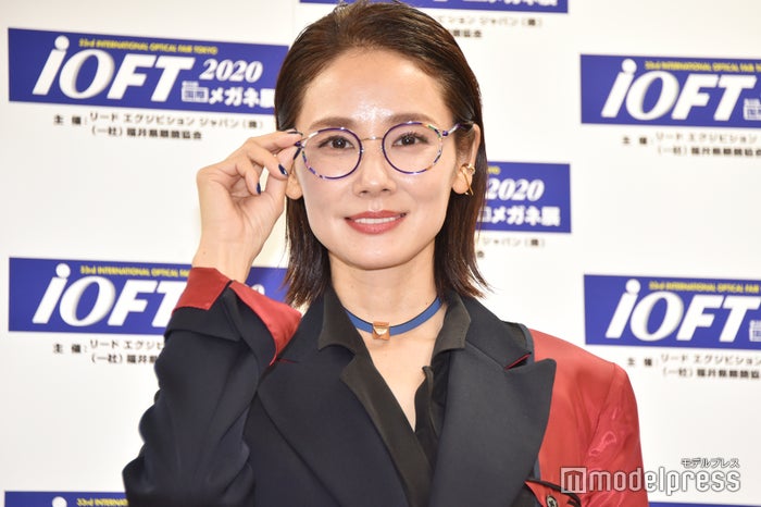 吉田羊 実は ダテメガネ も ないと裸で歩いているみたい 第33回 日本メガネベストドレッサー賞 モデルプレス