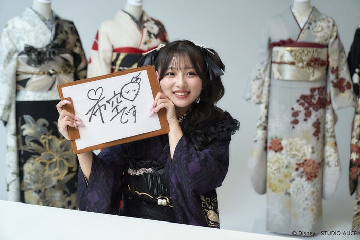 希空/新WebCM「“今、私が着たい振袖。” 希空×ふりホ 4LOOK」撮影オフショット(提供写真)