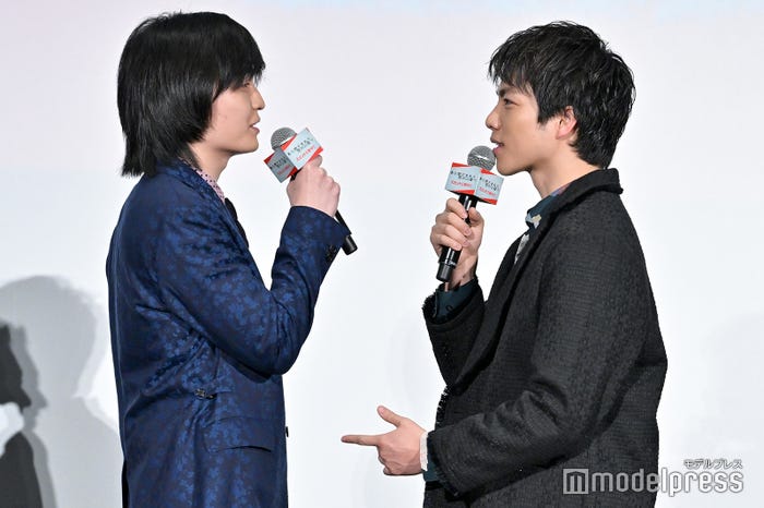 岡山天音に詰め寄る重岡大毅(C)モデルプレス