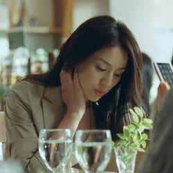 井川遥/新CM「auスマートパス アプリ取り放題」篇より