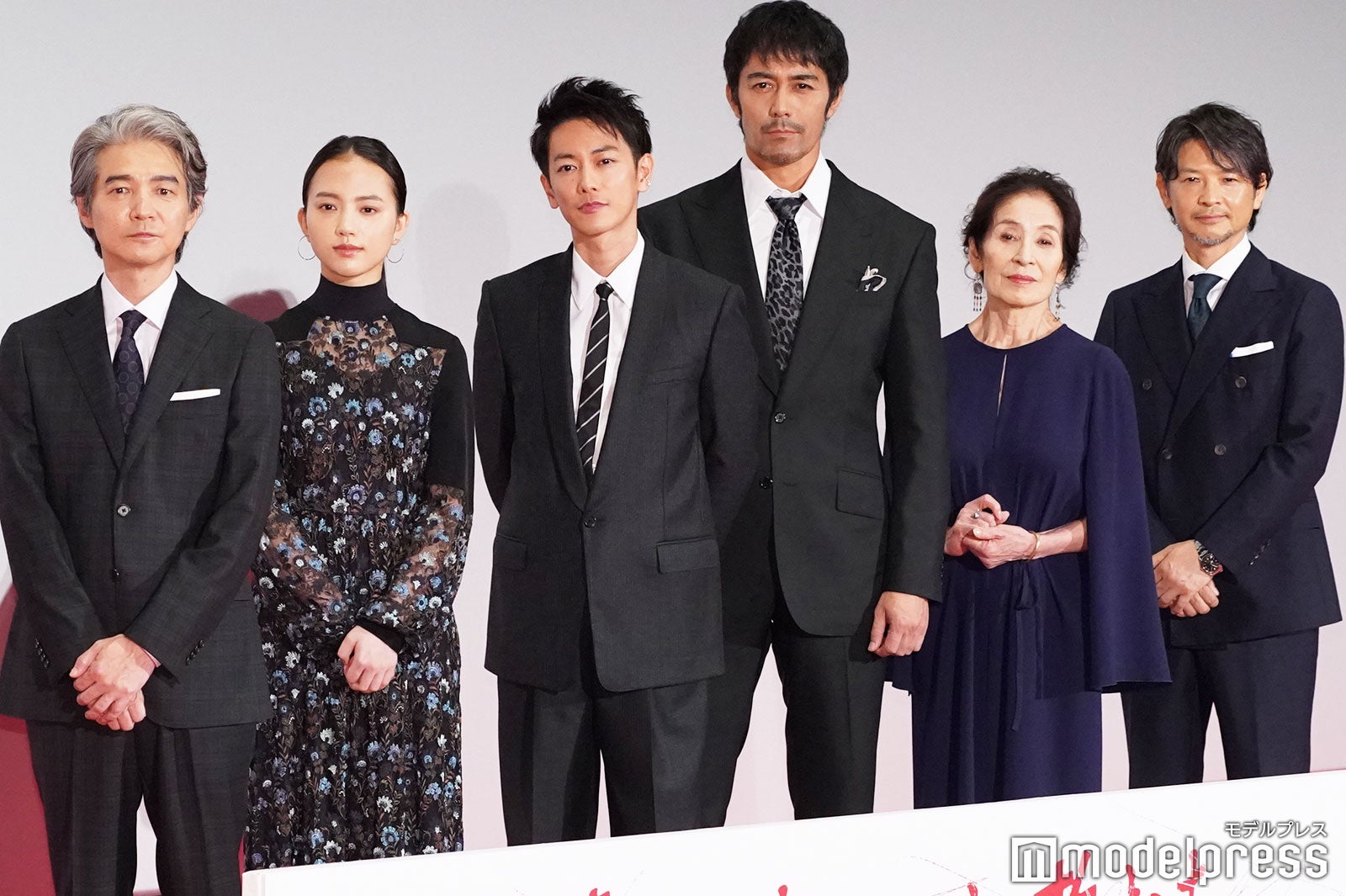（左から）吉岡秀隆、清原果耶、佐藤健、阿部寛、倍賞美津子、緒形直人 （C）モデルプレス