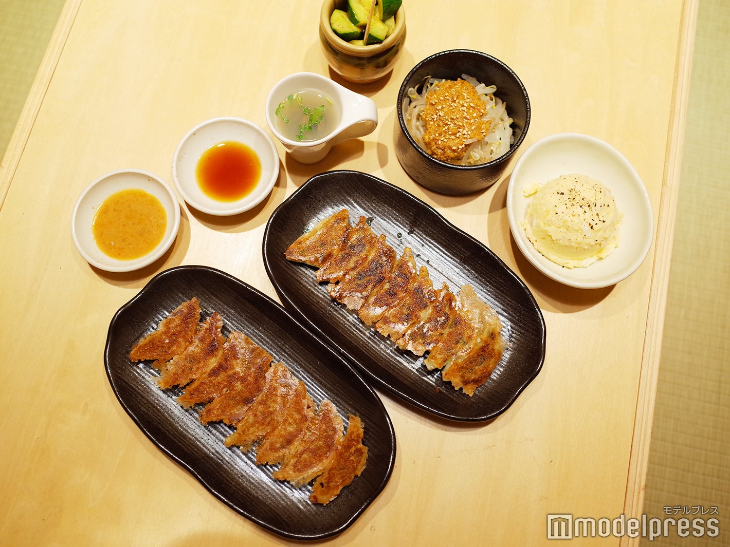 生姜ぎょうざ、ぎょうざ、共に480円（税込）（C）モデルプレス