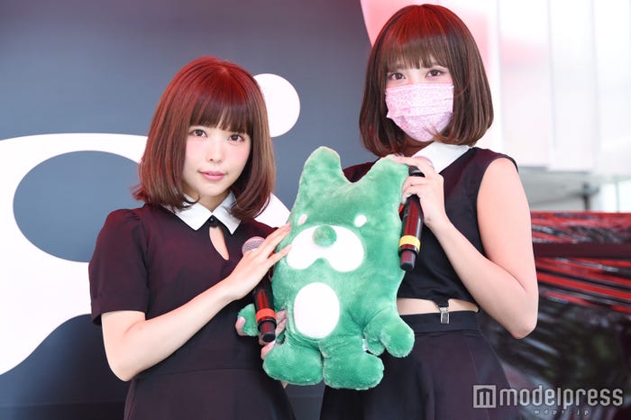 イベントに登場した益若つばさ、ざわちん(C)モデルプレス