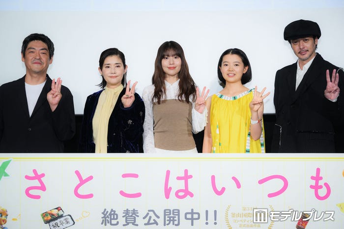 (左から)沖田修一監督、石田ひかり、有村架純、姫野花春、オダギリジョー(C)モデルプレス