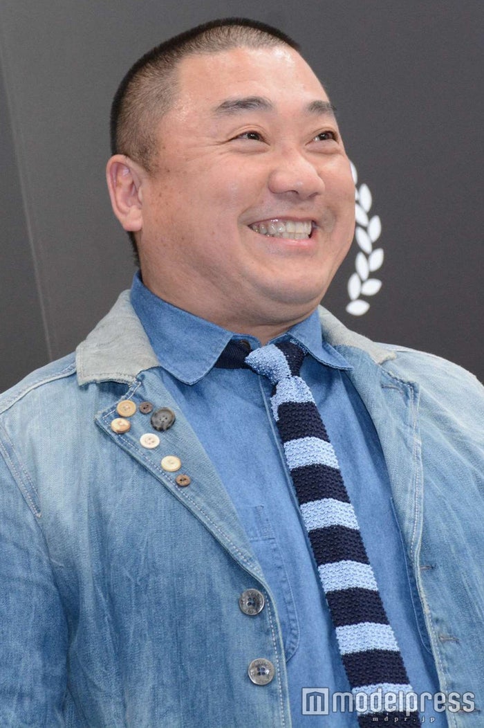 山本圭壱、田村敦ら豪華芸人仲間が集結 愛娘囲んだバースデーショットに反響「胸アツすぎる」「涙目なってる？」