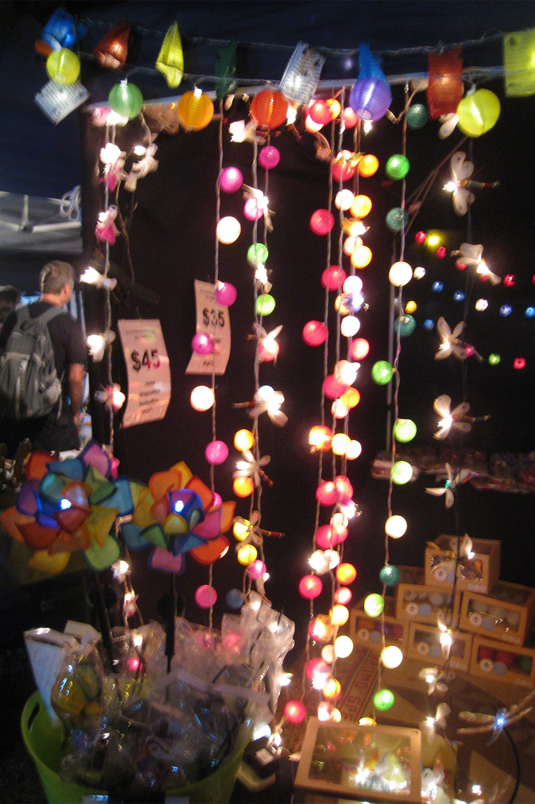 ルームライト／画像提供：ノーザンテリトリー政府観光局